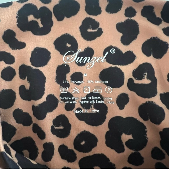 Sunzel Workout Leggings Size M Squat Proof High Waisted Leopard EUC - Picture 3 of 5
